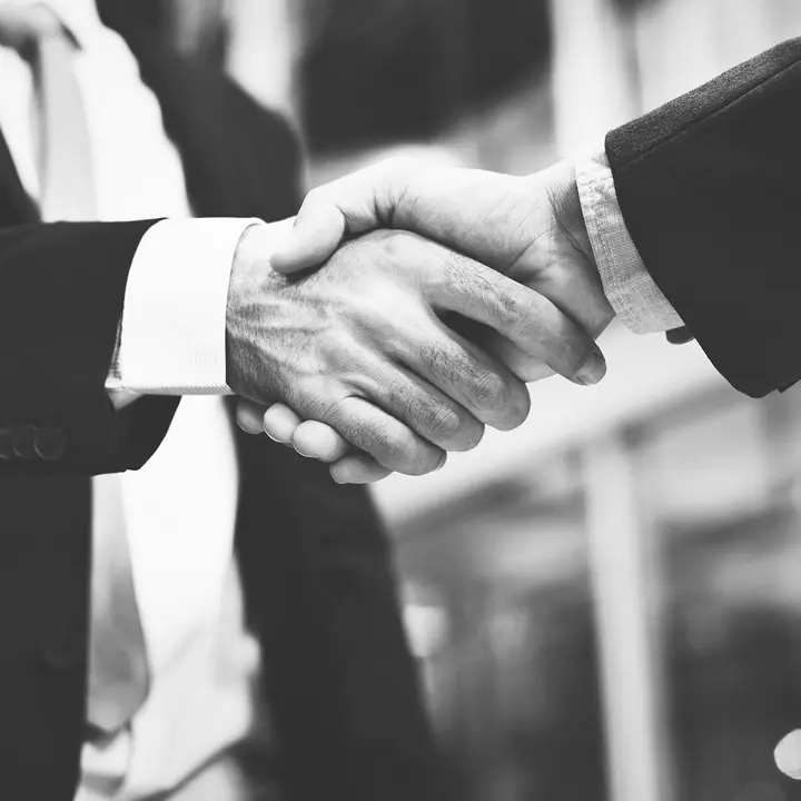 Промышленный сварщик компании СФИНКС за работой